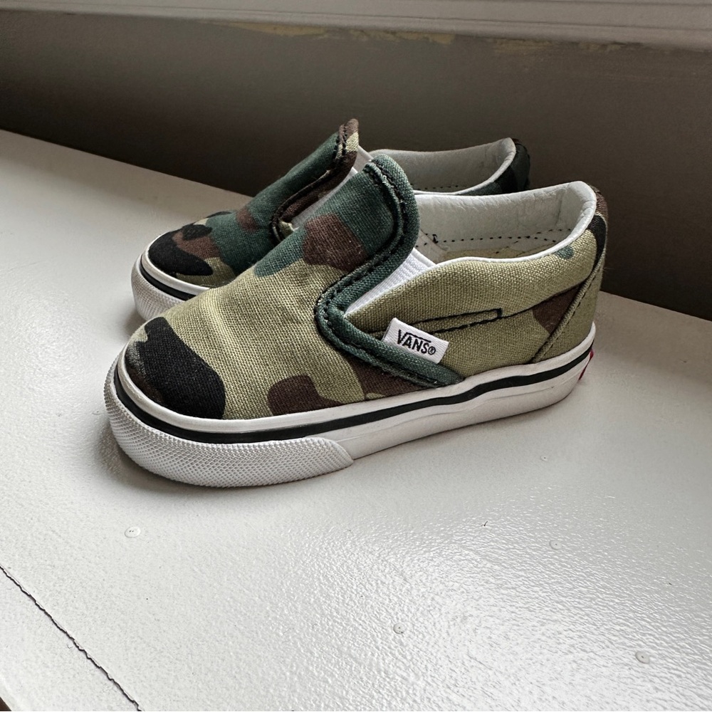 TODDLER CAMO SLIP-ON V SHOE